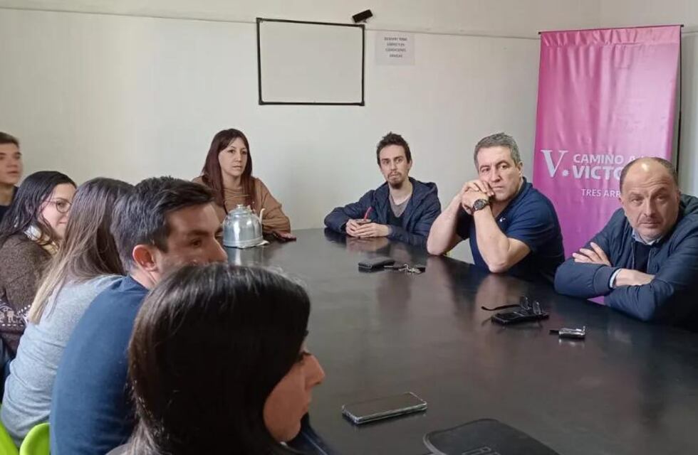 Tres Arroyos: Garate se reunió con alumnos del profesorado de Geografía