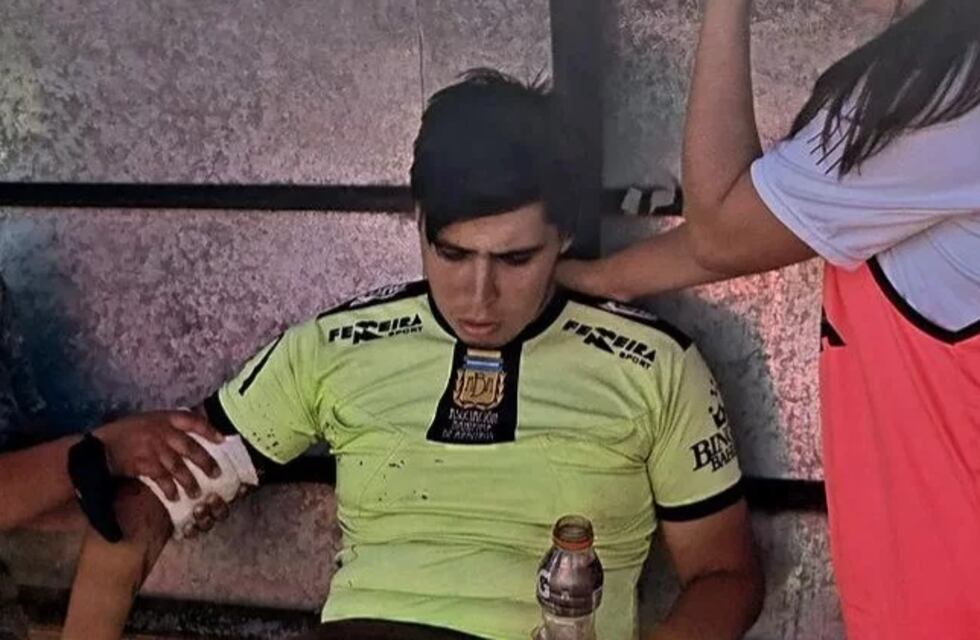 Fútbol Femenino: una bengala impactó contra un árbitro asistente y obligó a la suspensión del partido