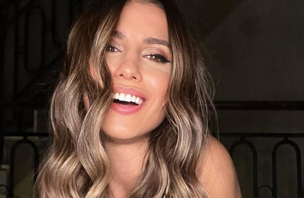 Cinthia Fernández apostó a una microbikini fucsia para este verano