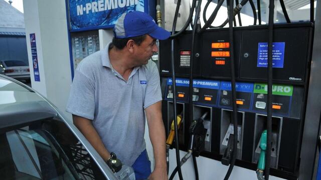 Cargar combustible es más caro desde este martes en las estaciones YPF de Mendoza. / Los Andes