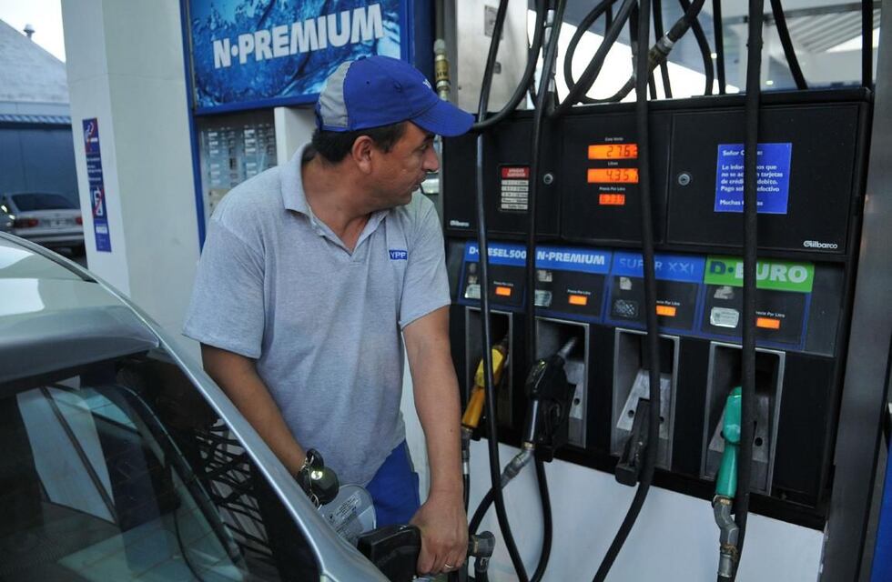 Rige el aumento de 4,5% que YPF anunció para el precio de sus combustibles