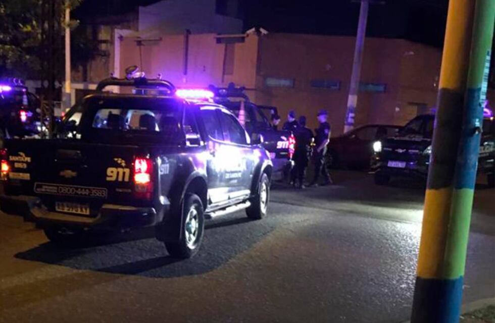 Brutal ataque de cinco motochorros que balearon a un joven para robarle