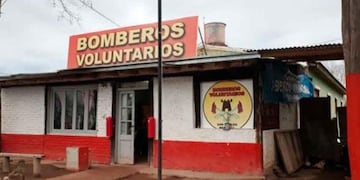 El cuerpo de Bomberos Voluntarios de San Carlos inició una campaña de recaudación de fondos para cubrir los gastos. Venden bolsitas de orégano. Gentileza