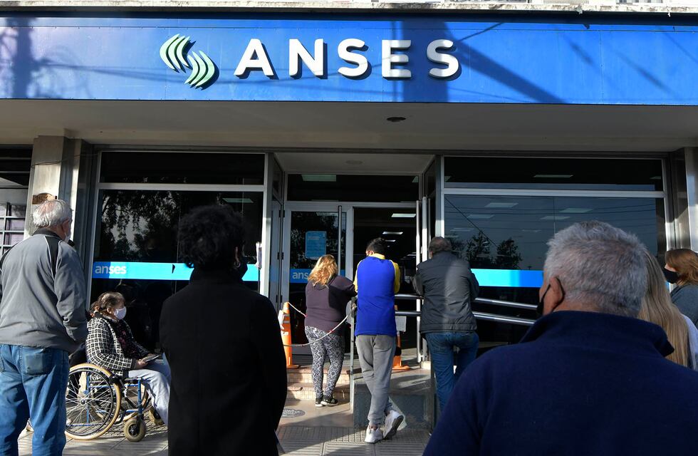 Jubilados: para compensar la inflación, el Gobierno pagará un bono especial