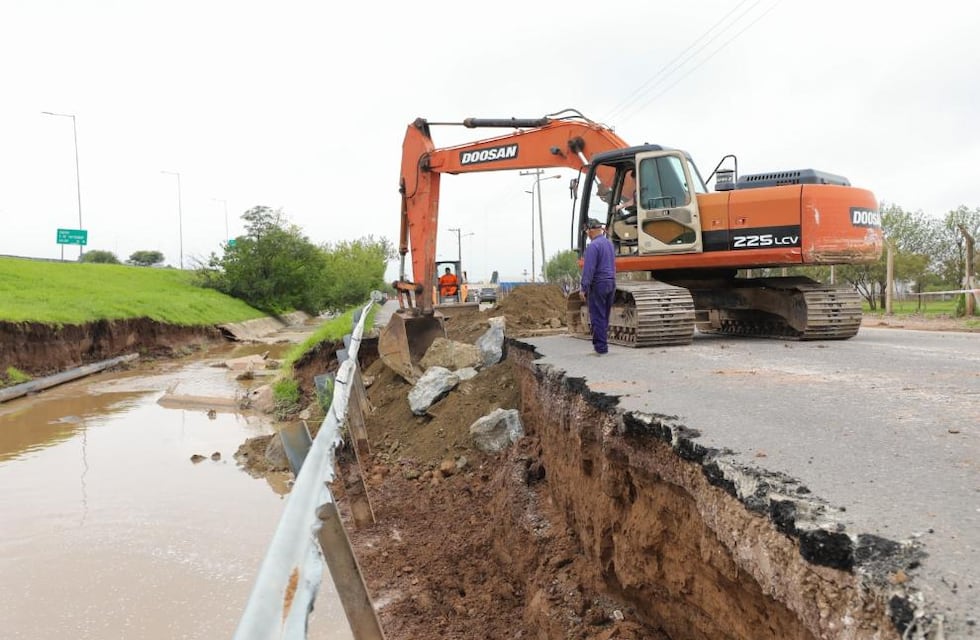 El temporal en Córdoba dejó nuevos socavones en la capital: cómo van los arreglos y qué calles siguen cortadas