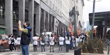 Movimientos sociales marchan en CABA (@solotransito).