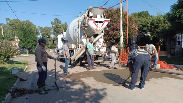 Tareas en hormigón en calles de Punta Alta.
