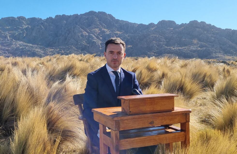 De Loredo protagoniza un videojuego en el que golpea a referentes kirchneristas