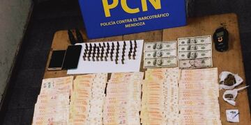 La droga y el dinero secuestrado.