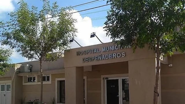 El sujeto fue aprehendido y se investiga si ejerció ilegalmente en otros centros de salud.