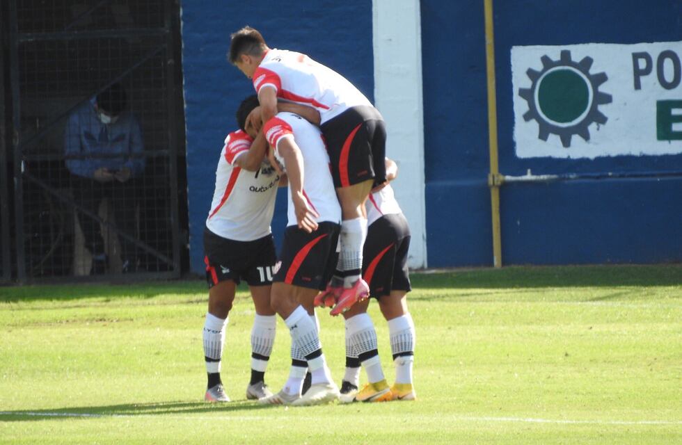 Damián Arce, golazo para Instituto y la claridad de siempre
