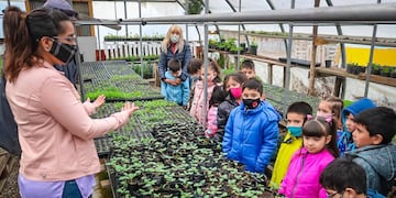 Niños y niñas del Jardin Zhioshi visitaron el Vivero Municipal de Tolhuin