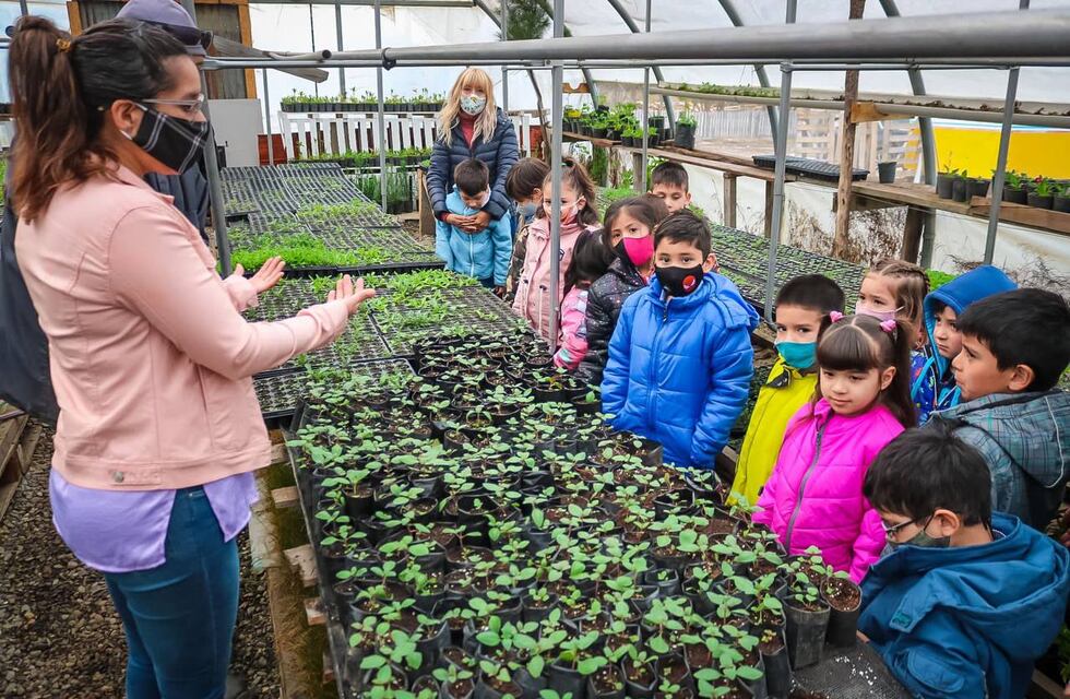 Niños y niñas del Jardin Zhioshi visitaron el Vivero Municipal de Tolhuin