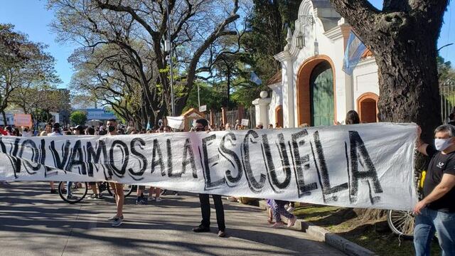 Padres, madres y educadores piden audiencia con las autoridades gubernamentales.