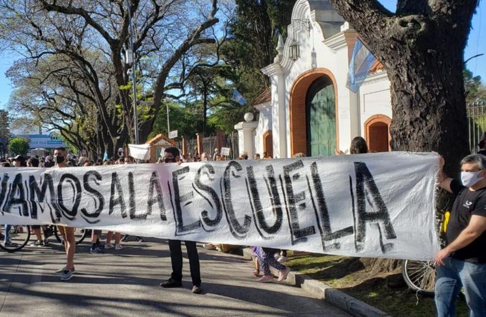 Con casi 3 mil firmas, piden a Schiaretti que se retomen las clases presenciales