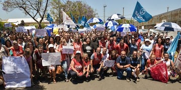 Los sindicatos organizaron una clase pública contra la prórroga del ciclo lectivo.