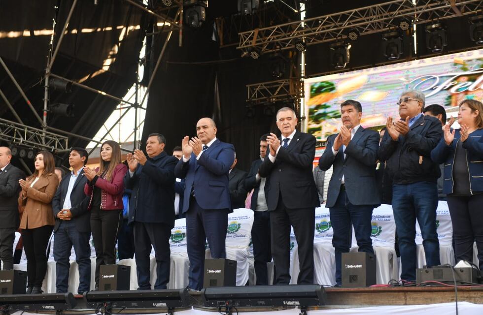 Con un gran desfile, Manzur y Jaldo participaron de la celebración por los 51 años de Banda del Río Salí