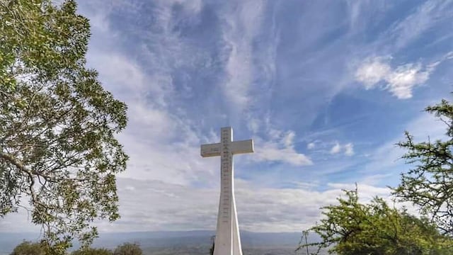 Cerro La Cruz en Villa Carlos Paz. Uno de los sitios más elegidos por vecinos y visitantes en Semana Santa. (Foto: archivo).