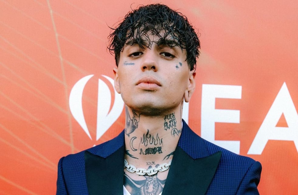 La nueva faceta de C.R.O: debutó como modelo de pasarela y la rompió en London Fashion Week