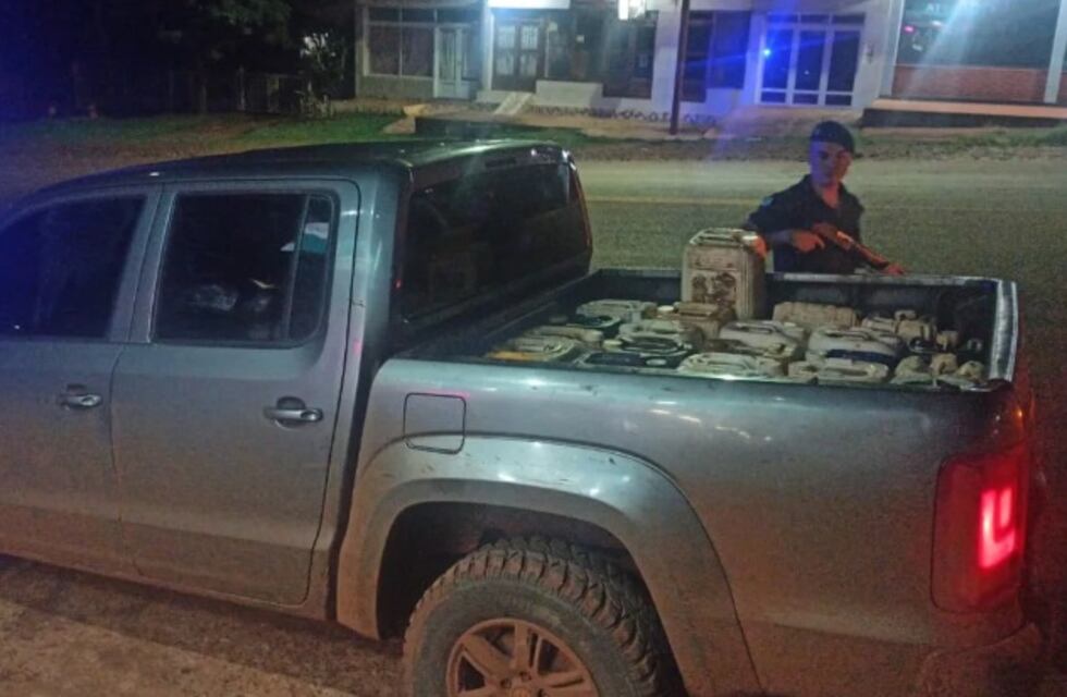 Puerto Esperanza: secuestran camioneta robada en Buenos Aires con combustible de contrabando