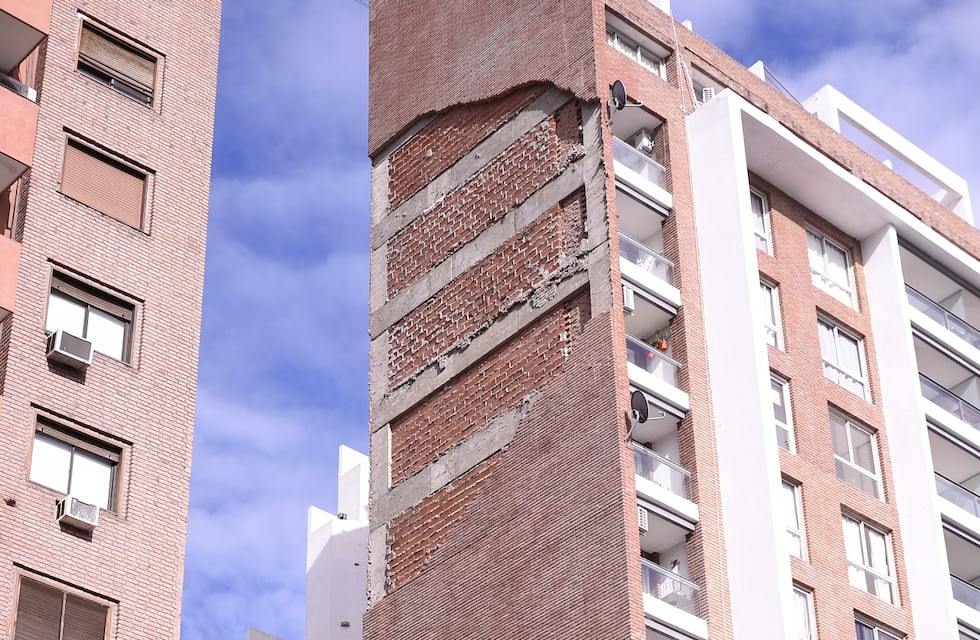 Derrumbe en un bar de Córdoba: un edificio está en la mira por un historial de quejas de los inquilinos