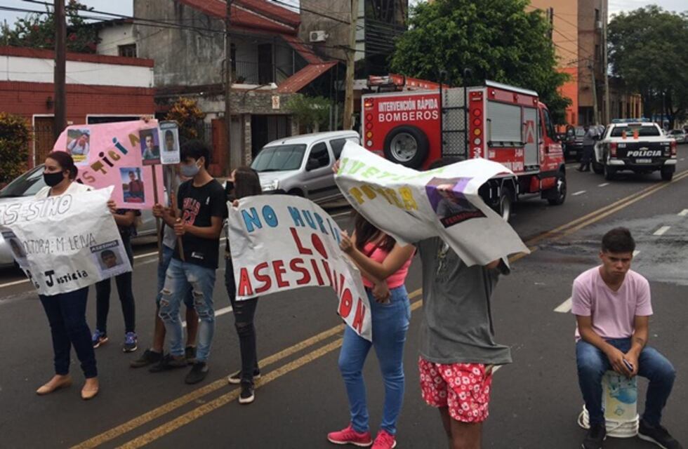 Piden justicia por el asesinato de un joven apuñalado en Posadas