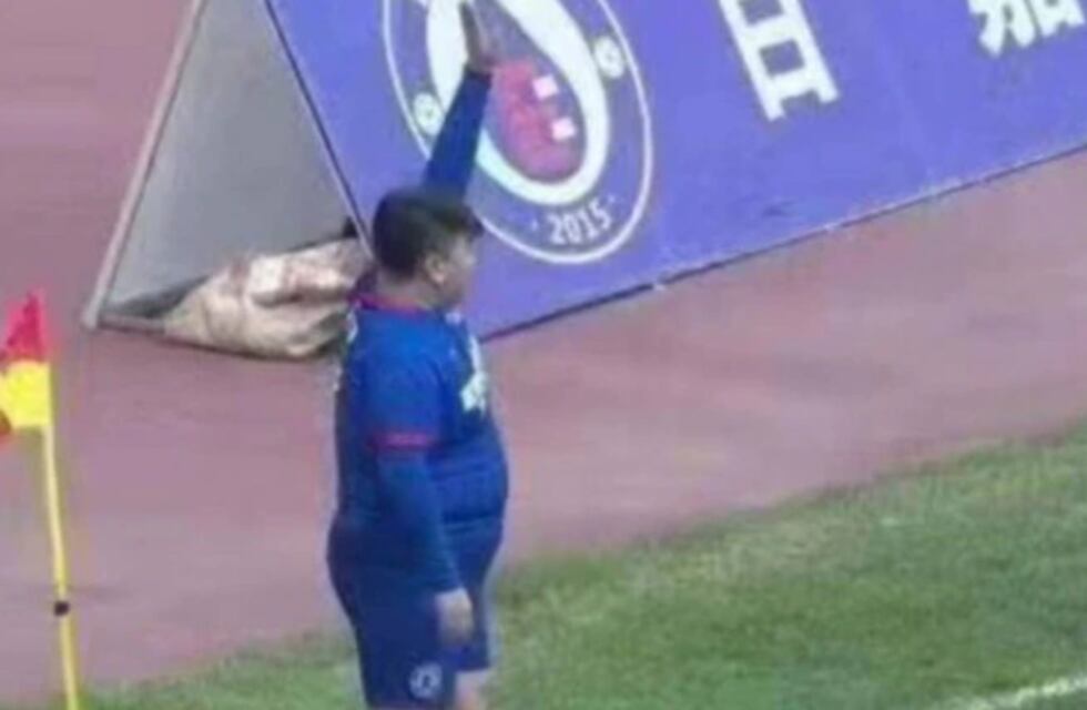 El inversor de un club chino obligó al entrenador del equipo a que ponga a su hijo de 126 kilogramos