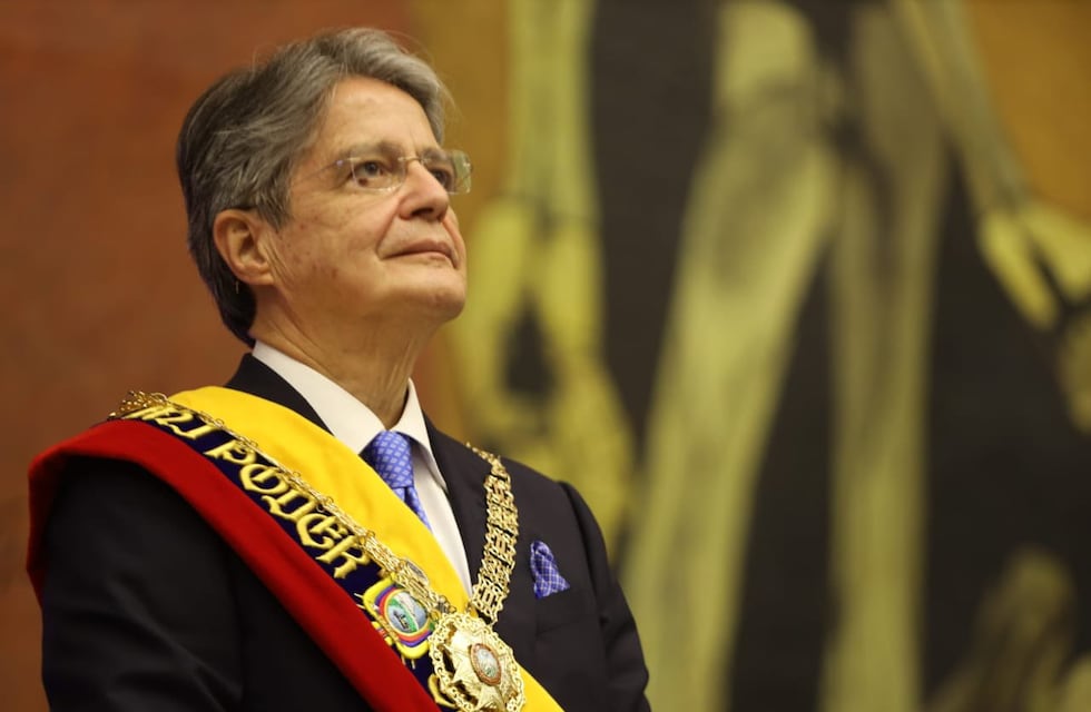 El Congreso de Ecuador dejó en suspenso la destitución del presidente