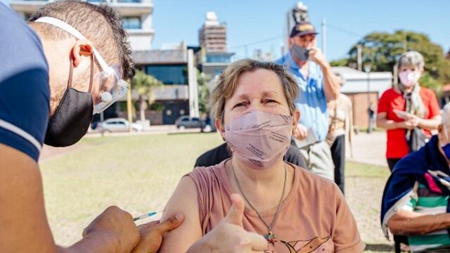 A partir de hoy, inmunizan a productores de las Ferias Francas