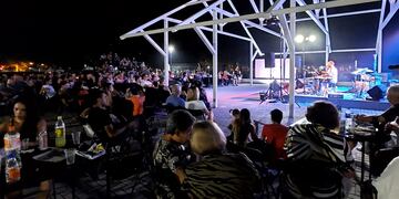 Artistas rafaelinos en el escenario del Centro Recreativo Metropolitano "La Estación" (Imagen de archivo)