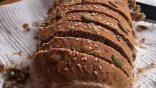 Cómo hacer pan integral con semillas.