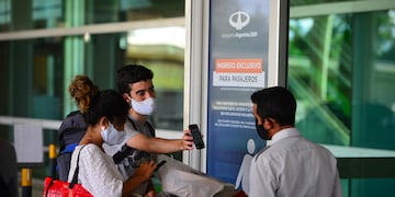 Pandemia sin fin. La circulación comunitaria de la variante Delta de Covid-19 amenaza con condicionar la salida de la crisis sanitaria y también la económica. (La Voz)