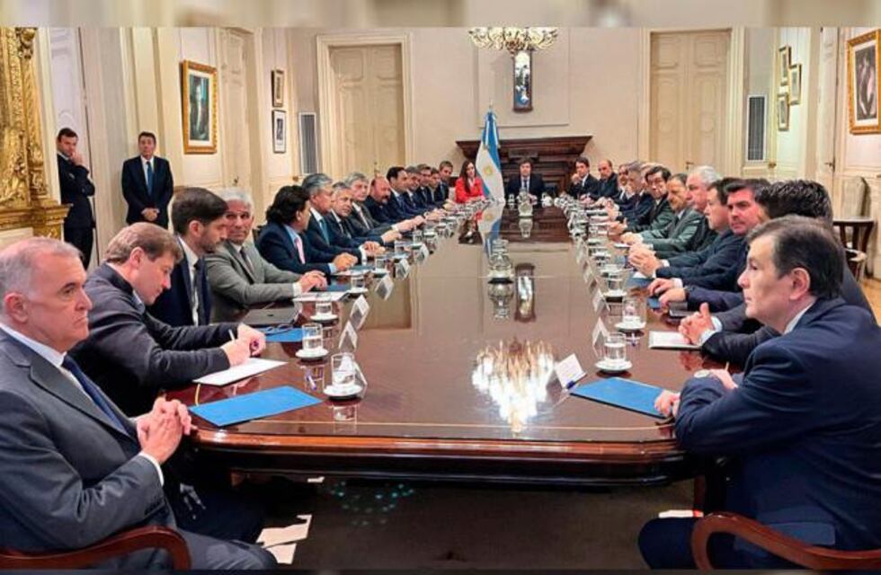 El Gobernador Osvaldo Jaldo en reunión con el presidente Javier Milei