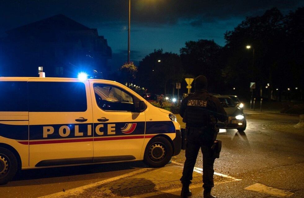 La policía desarticuló una orgía clandestina en Francia con más de 80 personas