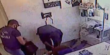 Asaltaron una estación de servicio en Bialet Massé vestidos de policía. (Foto: captura / video).