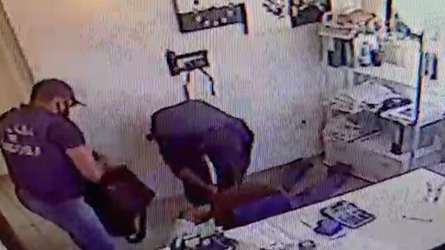 Asaltaron una estación de servicio en Bialet Massé vestidos de policía. (Foto: captura / video).