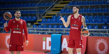 Facundo Campazzo debió alentar desde afuera a Luca Vildoza y a Estrella Roja en Grecia. (@kkcrvenazvezda).