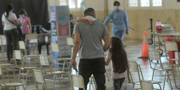 Avanza la vacunación a menores contra el coronovirus (foto Javier Ferreyra).