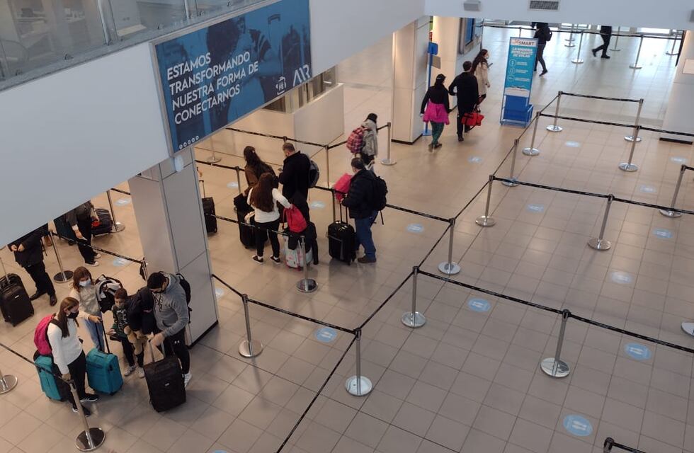 Varados: el Gobierno amplía a 1.700 el cupo de ingresos al país