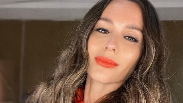Completa: el look sensual de la modelo y el baile le terminaron dando un gran glamour al video de las redes sociales.