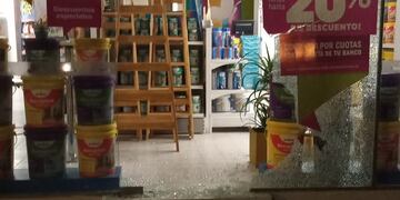 Inseguridad en Tres Arroyos: roban por cuarta vez el local de Colorshop de avenida San Martín