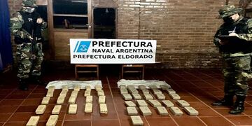 Incautan 48 panes de marihuana en Eldorado.