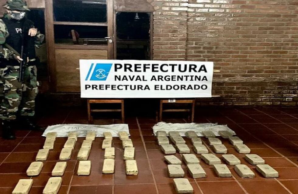 Incautan 48 panes de marihuana en Eldorado