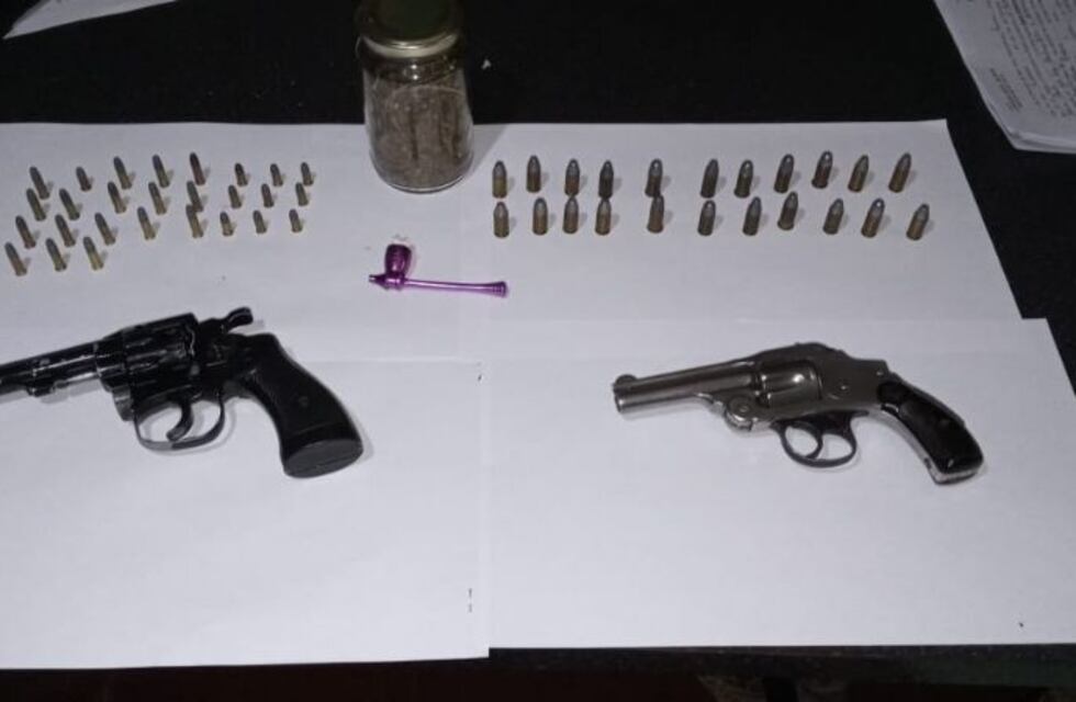 Buscaban objetos robados, pero se toparon con armas y droga