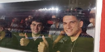 Los jugadores de Brighton y Elche fueron a ver al Canalla a la cancha de Huracán.
