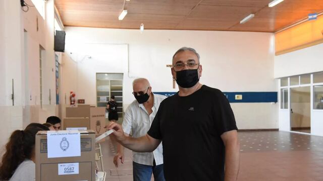 Alcides Calvo votó en el Colegio Misericordia