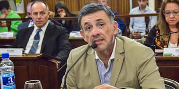 Martín Oliva, Senador de Entre Ríos por el departamento Uruguay.