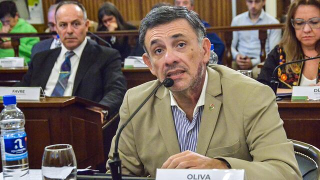 Martín Oliva, Senador de Entre Ríos por el departamento Uruguay.