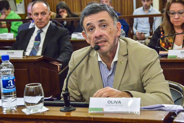 Martín Oliva, Senador de Entre Ríos por el departamento Uruguay.
