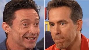 Ryan Reynolds y Hugh Jackman probando una tradición cordobesa que se hizo tendencia en redes.